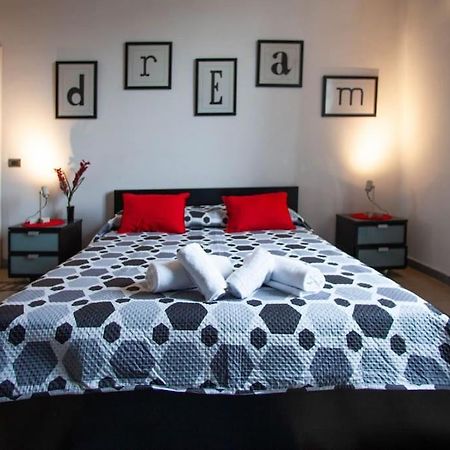 Red House Ostiense Historic Building Apartment โรม ภายนอก รูปภาพ